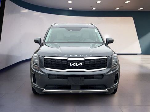 Certified 2022 Kia Telluride EX w/ Towing Package image 8