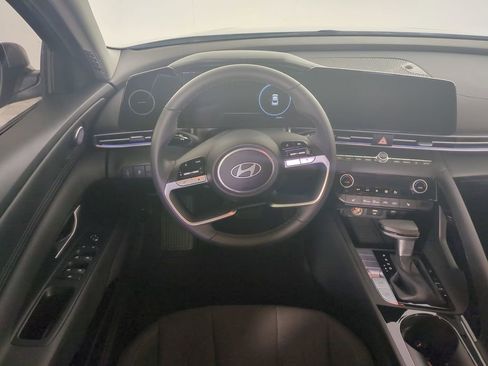 Used 2024 Hyundai Elantra SEL w/ Convenience Package FWD image 17