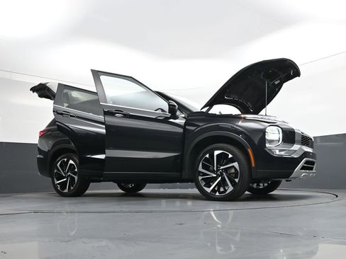 Used 2024 Mitsubishi Outlander SE image 46