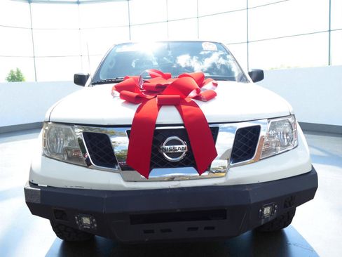 Used 2016 Nissan Frontier SV image 4