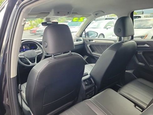 Certified 2023 Volkswagen Tiguan SE FWD image 12