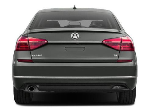 Used 2017 Volkswagen Passat 1.8T R-Line FWD image 5