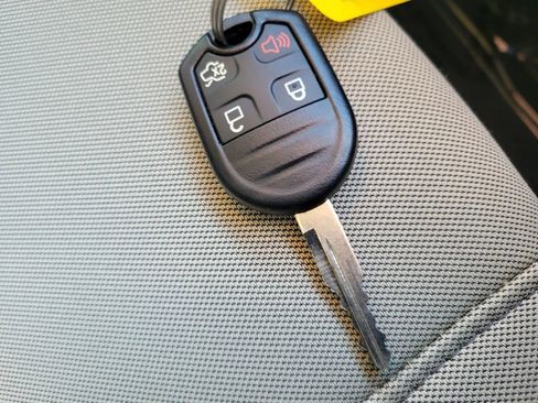 Used 2018 Ford Taurus SE image 32