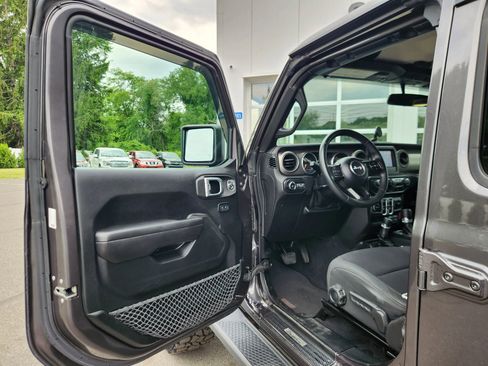 Used 2018 Jeep Wrangler Unlimited Sport S AWD/4WD image 23