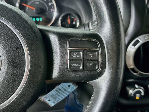 Used 2015 Jeep Wrangler Unlimited Rubicon AWD/4WD image 22