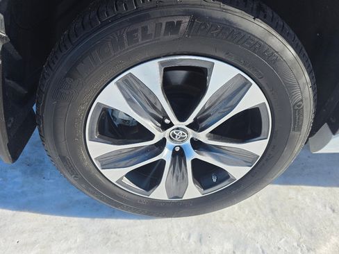 Used 2023 Toyota Highlander L image 28