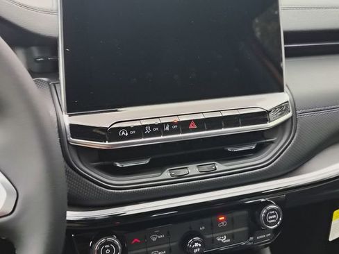 New 2026 Jeep Compass Latitude image 22