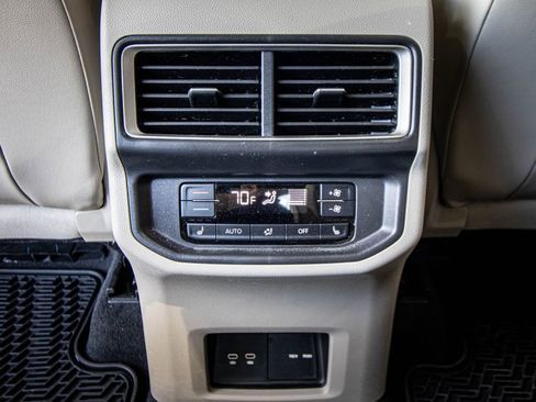 Used 2024 Volkswagen Atlas SEL Premium R-Line image 34