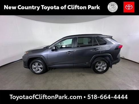 Used 2022 Toyota RAV4 XLE w/ Carpet Mat Package (TMS) AWD/4WD image 6