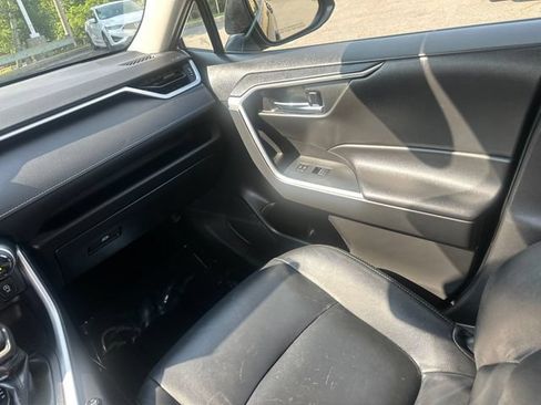 Used 2022 Toyota RAV4 XLE AWD/4WD image 22