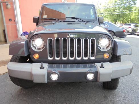 Used 2017 Jeep Wrangler Unlimited Sahara w/ Connectivity Group AWD/4WD image 38