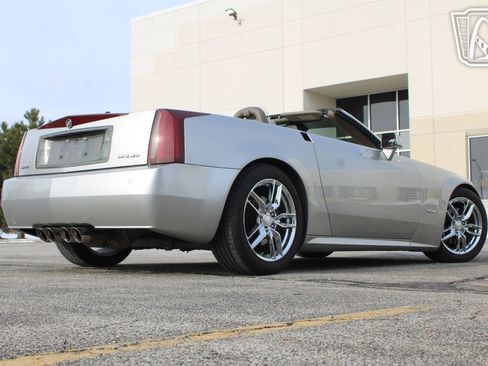 Used 2005 Cadillac XLR image 15