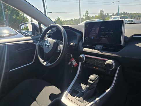 Certified 2025 Toyota RAV4 LE AWD/4WD image 10