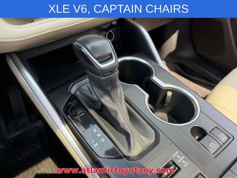 Used 2022 Toyota Highlander XLE AWD/4WD image 31