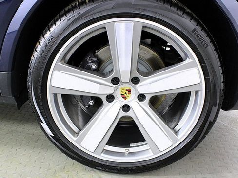 Used 2024 Porsche Cayenne Coupe image 12