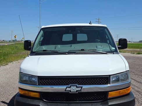 Used 2020 Chevrolet Express 3500 LT w/ LT Preferred Equipment Group RWD image 4