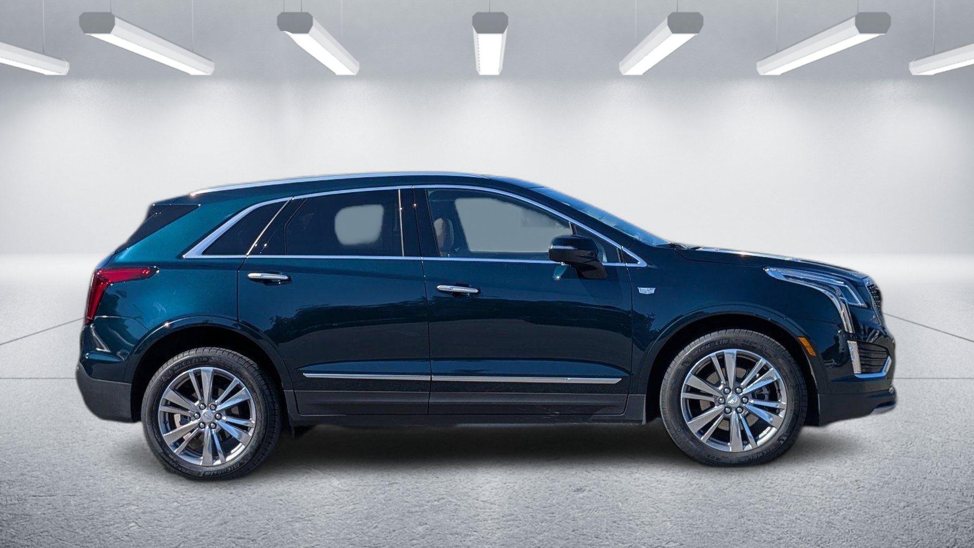 Certified 2024 Cadillac XT5 Premium Luxury FWD image 9