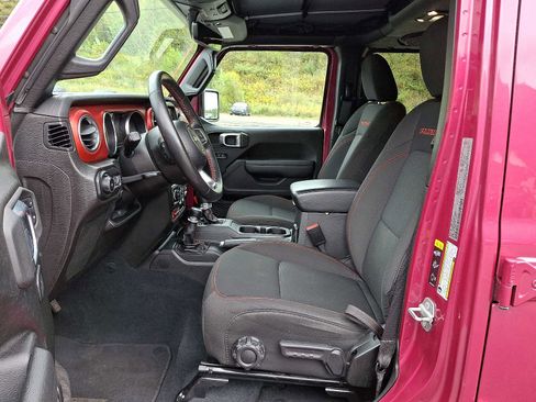 Used 2022 Jeep Wrangler Unlimited Rubicon w/ Cold Weather Group image 16