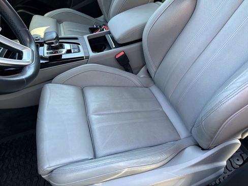 Used 2021 Audi Q5 e Premium Plus w/ Premium Plus Package image 22