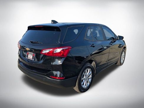 Used 2021 Chevrolet Equinox LS w/ LS Convenience Package FWD image 3