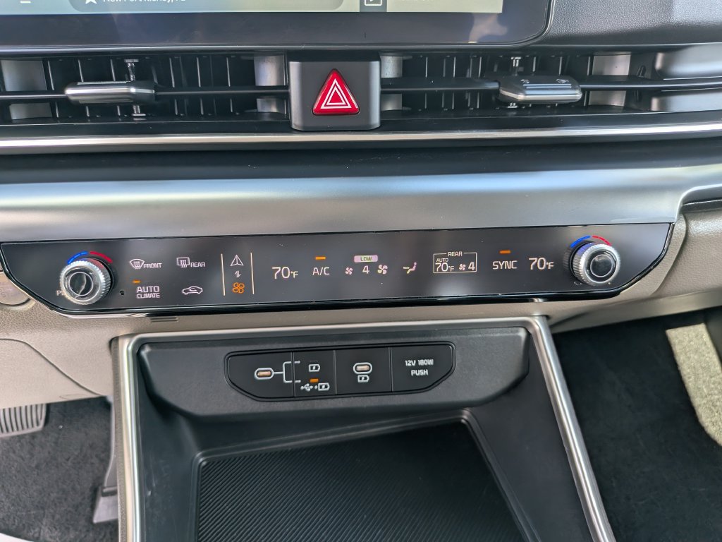 Certified 2026 Kia Carnival FWD image 24