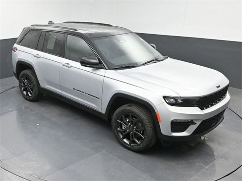 New 2025 Jeep Grand Cherokee Limited image 31