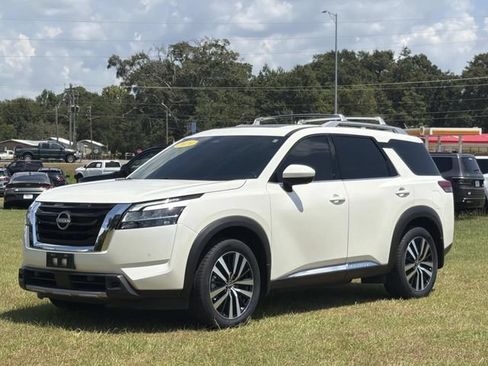 Used 2024 Nissan Pathfinder Platinum FWD image 14