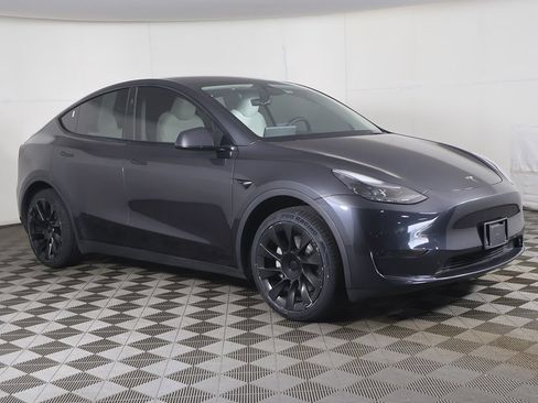 Used 2024 Tesla Model Y Long Range RWD image 49
