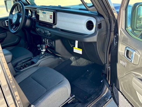 New 2026 Jeep Gladiator Sport AWD/4WD image 28