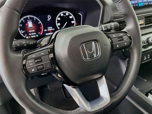 Certified 2025 Honda Pilot Touring image 17