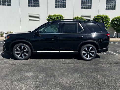 Used 2023 Honda Pilot Touring image 3