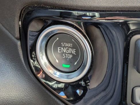 Used 2025 GMC Sierra 1500 SLT image 25