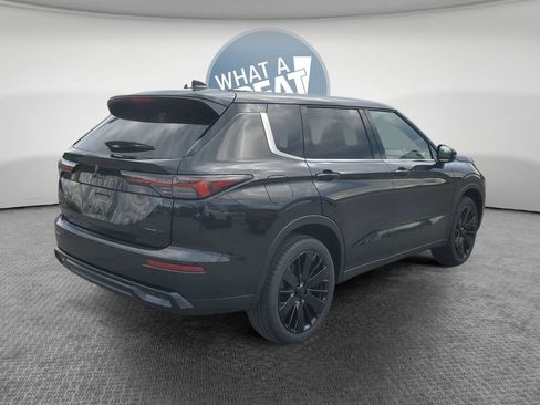 New 2026 Mitsubishi Outlander LE FWD image 3