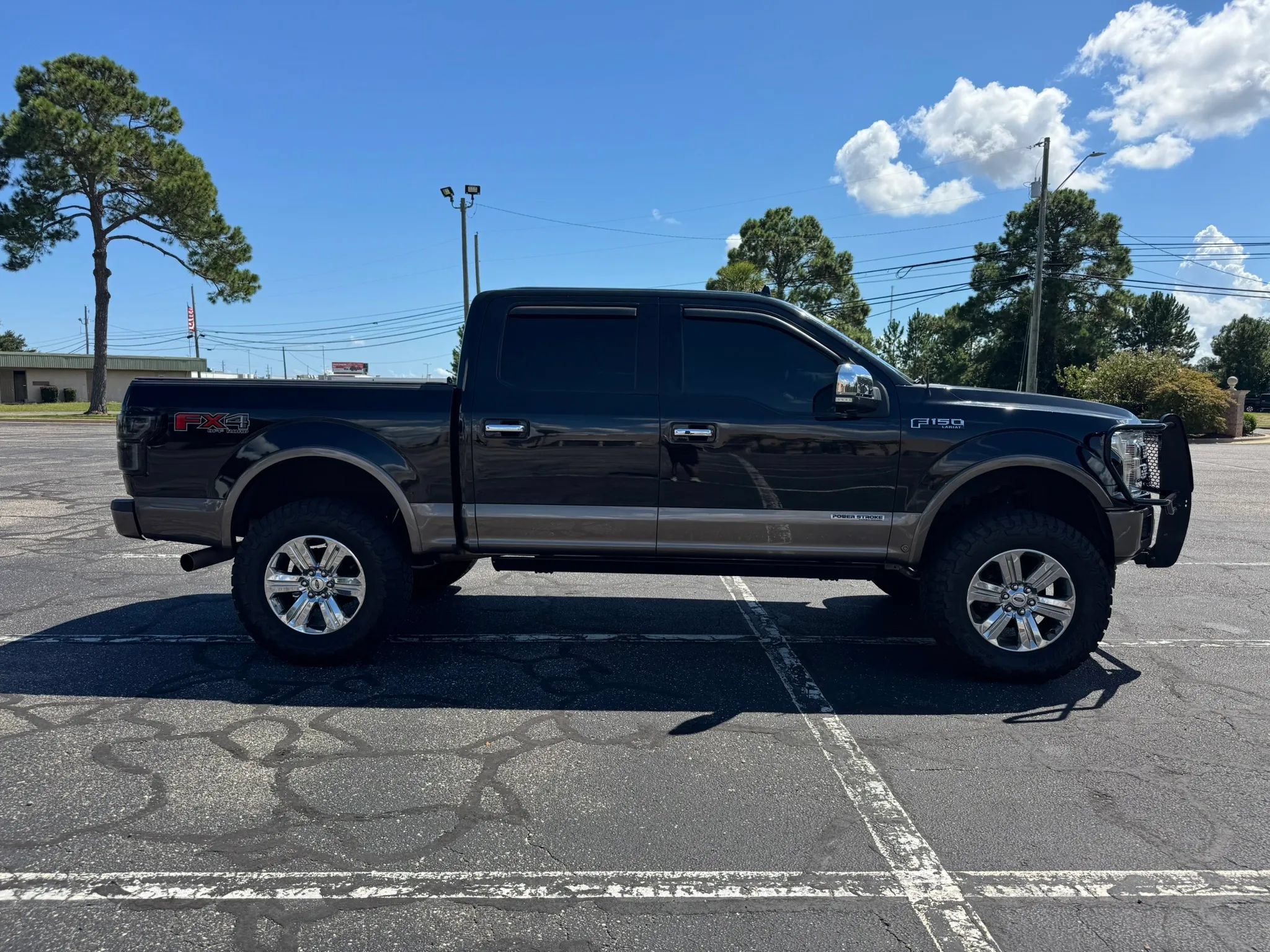 Used 2018 Ford F150 Lariat w/ Equipment Group 502A Luxury AWD/4WD image 5
