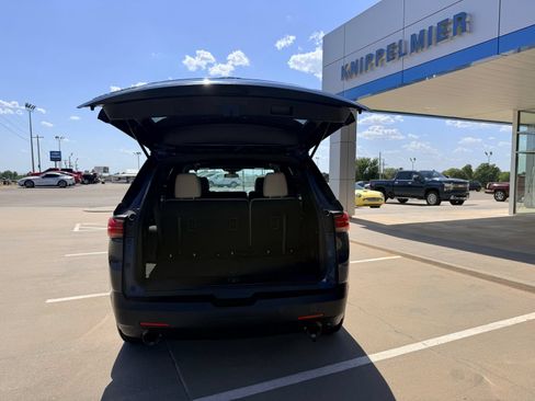 Used 2022 Chevrolet Traverse LS FWD image 8