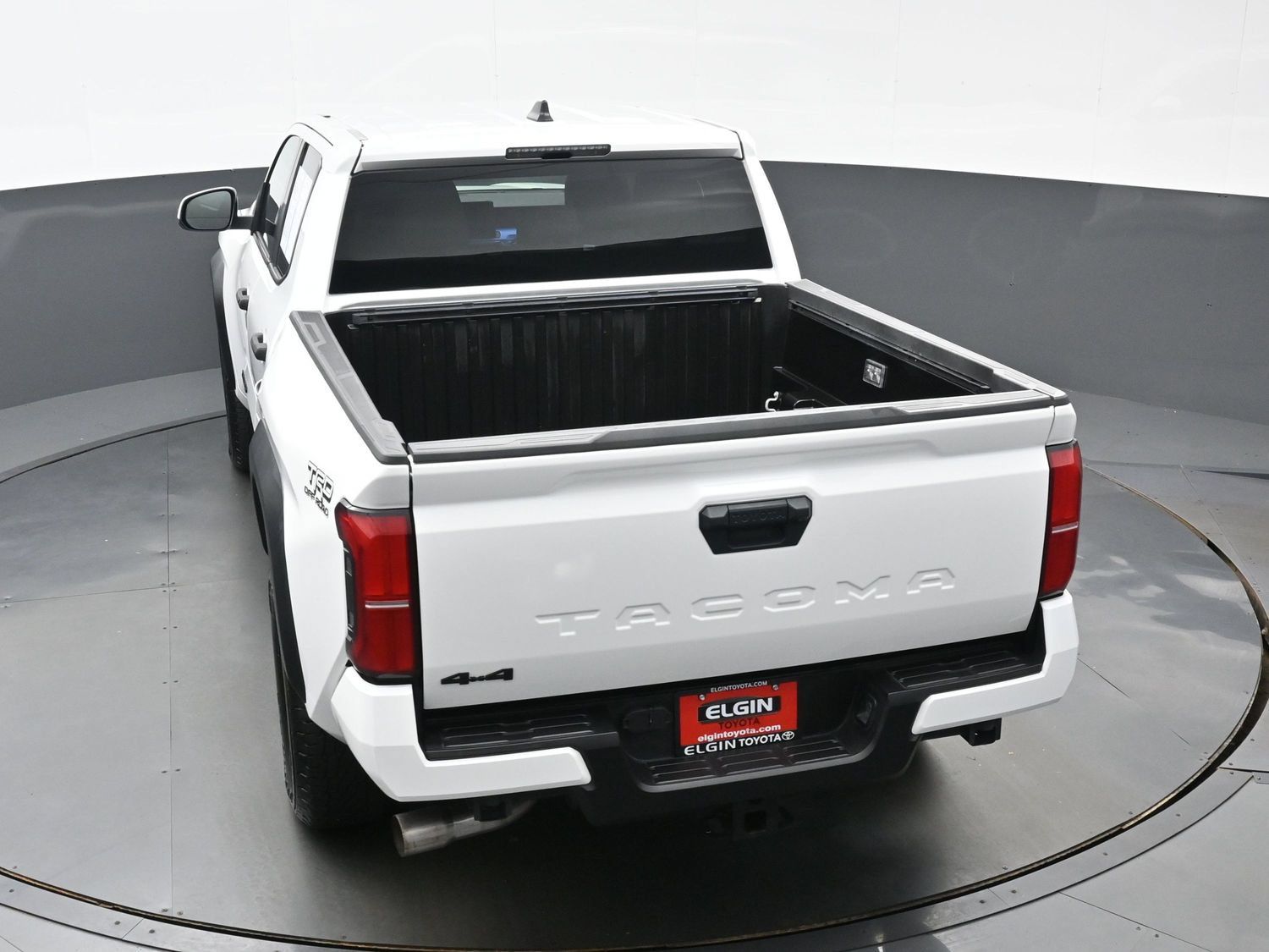 Used 2024 Toyota Tacoma TRD Off-Road AWD/4WD image 39