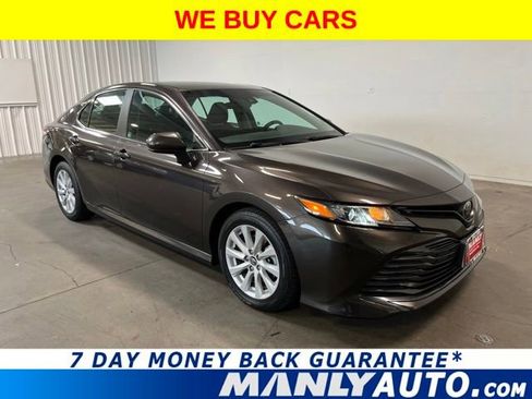 Used 2018 Toyota Camry LE FWD image 1