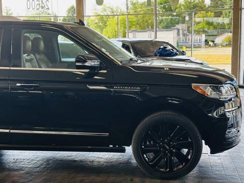 Used 2023 Lincoln Navigator Reserve w/ Monochromatic Package AWD/4WD image 5