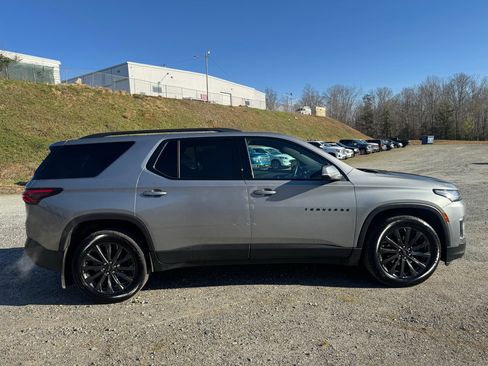 Used 2023 Chevrolet Traverse RS image 10