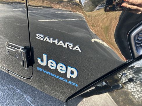 Used 2023 Jeep Wrangler Unlimited Sahara w/ Cold Weather Group image 21