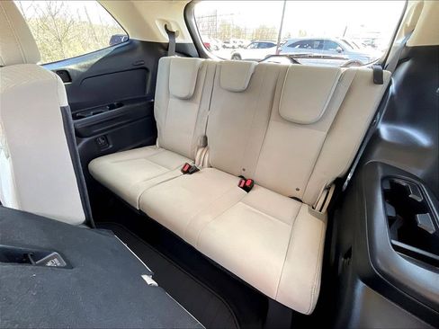 Used 2023 Subaru Ascent Premium w/ Convenience Package image 16