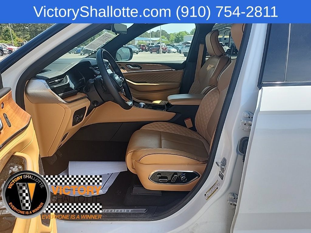 Used 2025 Jeep Grand Cherokee L Summit AWD/4WD image 21