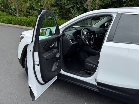 Used 2024 GMC Terrain SLE AWD/4WD image 7