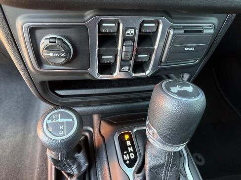 Used 2025 Jeep Wrangler Unlimited Sport AWD/4WD image 29