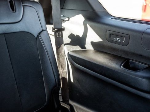 Used 2023 Jeep Grand Cherokee L Laredo image 30