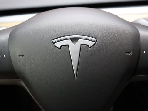 Used 2022 Tesla Model Y Performance image 42