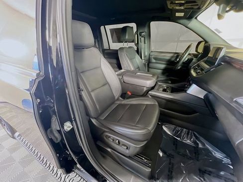 Used 2023 Chevrolet Suburban Z71 w/ Luxury Package image 30