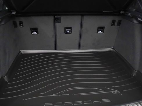 New 2026 Porsche Macan S image 13