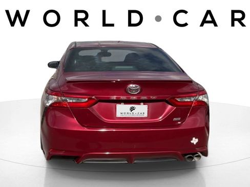 Used 2018 Toyota Camry SE w/ Moonroof Package image 4