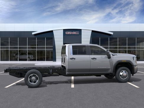 New 2026 GMC Sierra 3500 Pro image 5
